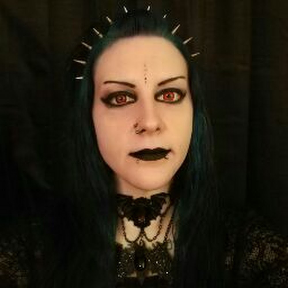 Meet your Posher, Arwyn spooky